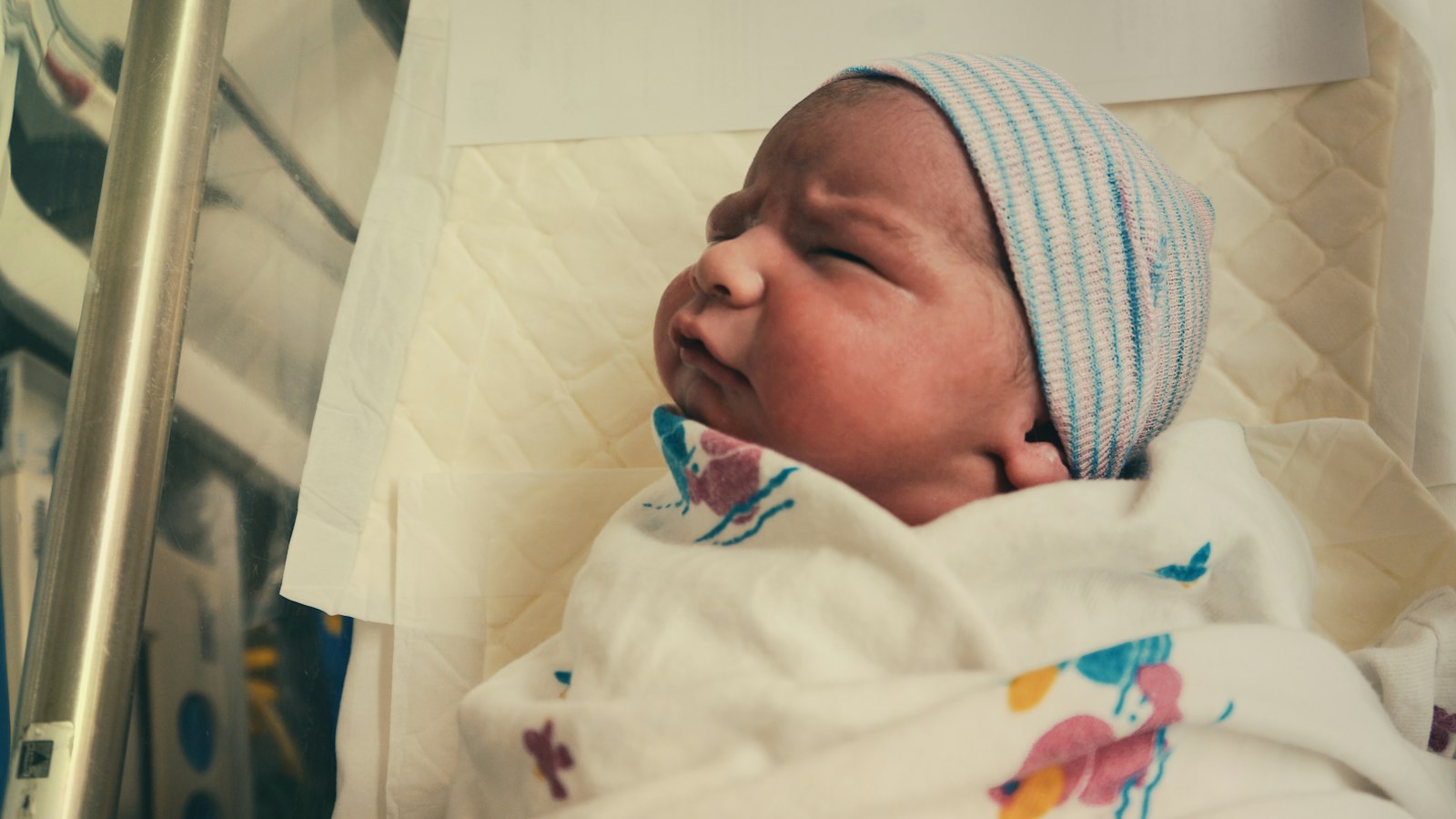 Jaundice in Newborn Babies: Causes, Danger Signs and Treatment